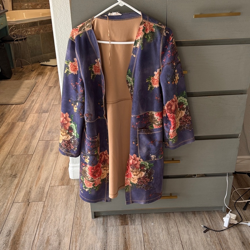 Solitaire Floral Women's Top - Navy and Red
